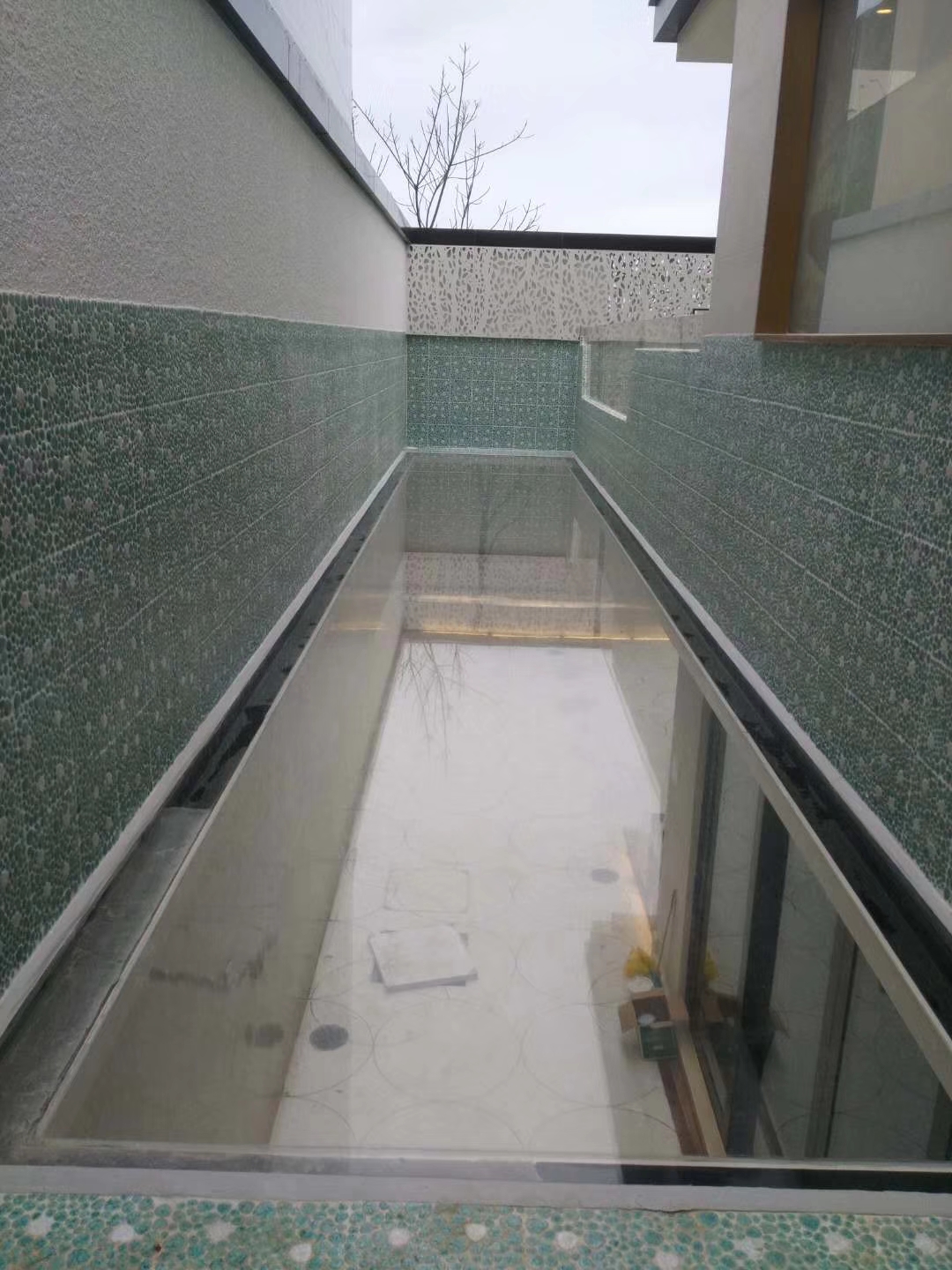 亚克力泳池安装